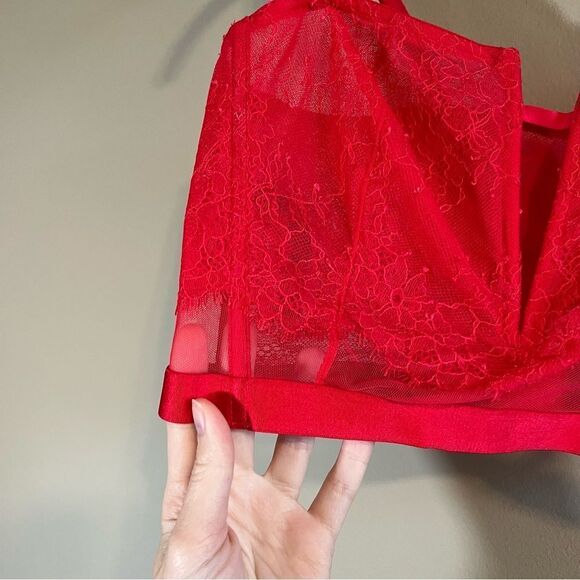 ✨ Victoria’s Secret Red Lace Sexy Unlined Strapless Bra Large - Picture 2 of 10